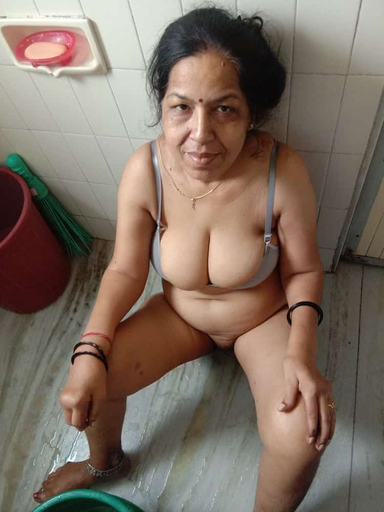 Desi aunty nude
